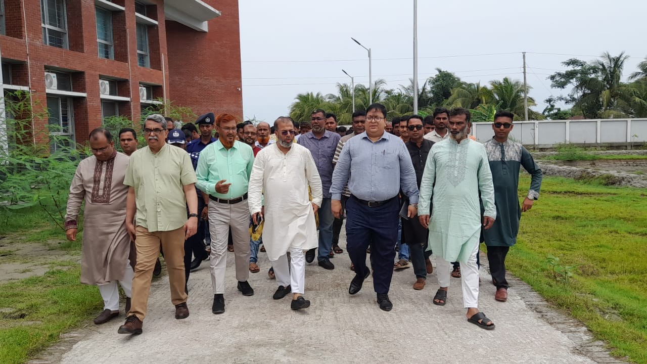 রামপালে ক্যান্সার কেয়ার সেন্টার ও সেতু নির্মাণ অগ্রগতি পরিদর্শনে প্রতিমন্ত্রী ড. ফরিদুল ইসলাম